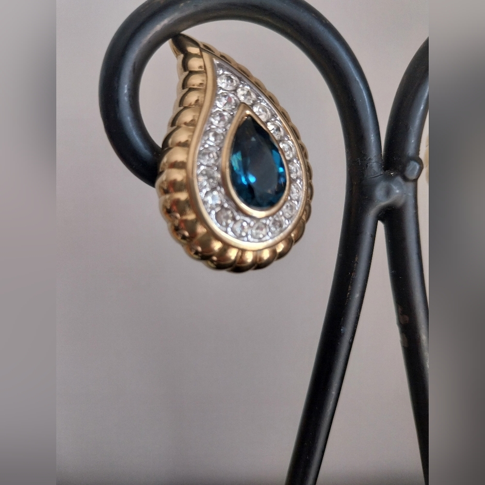 Nina Ricci  Clips Earrings - Picture 3 of 15
